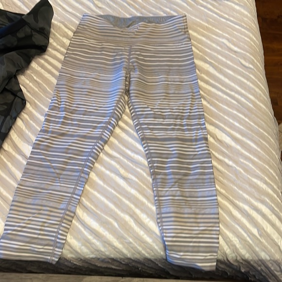 Calvin Klein crops and pants size small - Picture 2 of 3